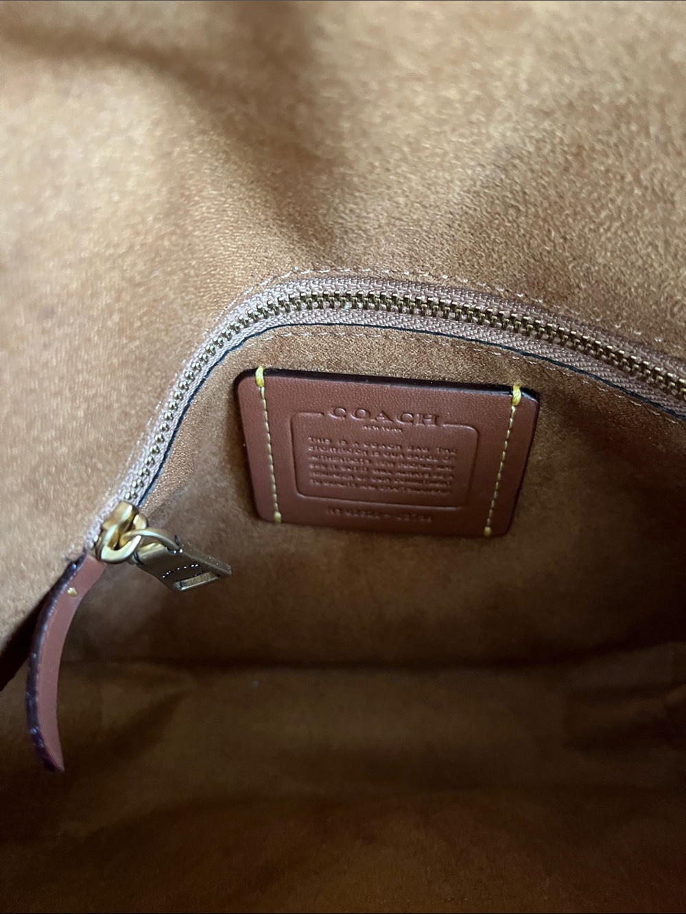 Gorgeous Coach Bag πΌ - Picture 8 of 15